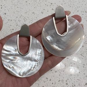 Super cute Kendra Scott earrings! Worn once.